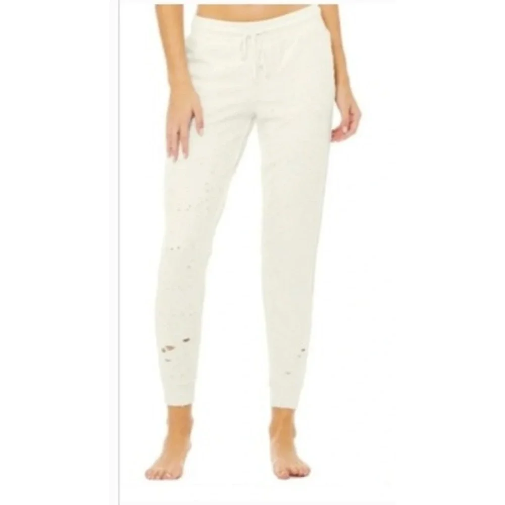 Alo Yoga Fierce Joggers Womens Small Ivory Distressed Ripped Fleece Athleisure